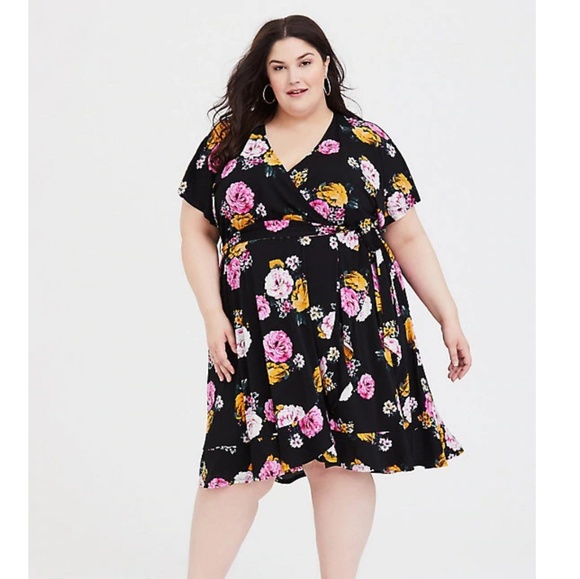 torrid Dresses & Skirts - NWT 4X Torrid floral wrap dress